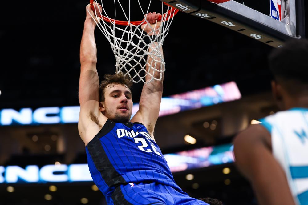 于湖人在竞 于湖人在竞